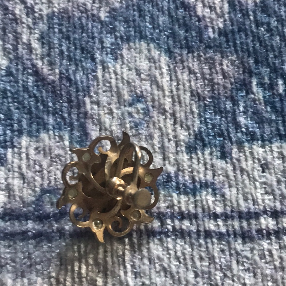 Vintage gold, blue, and pearl screw back earrings - Picture 2 of 2